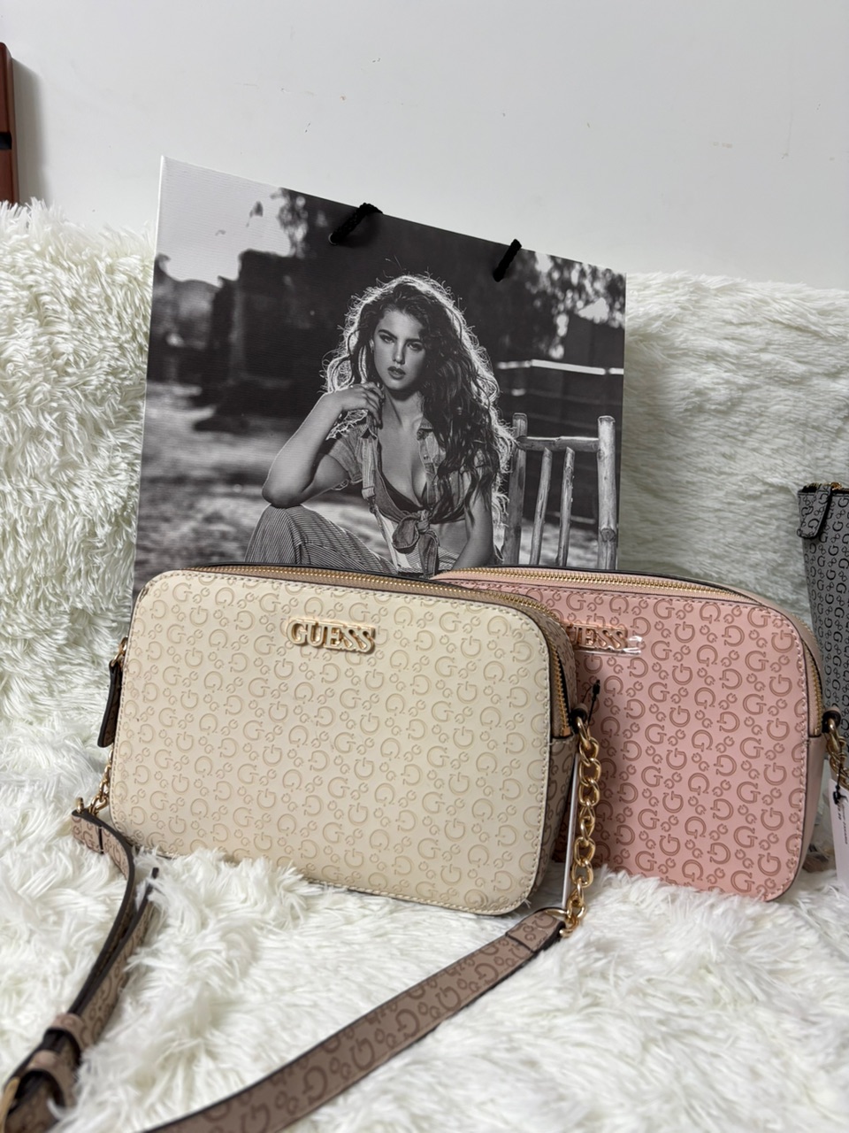 ✨ Crossbody Guess Monogram ✨